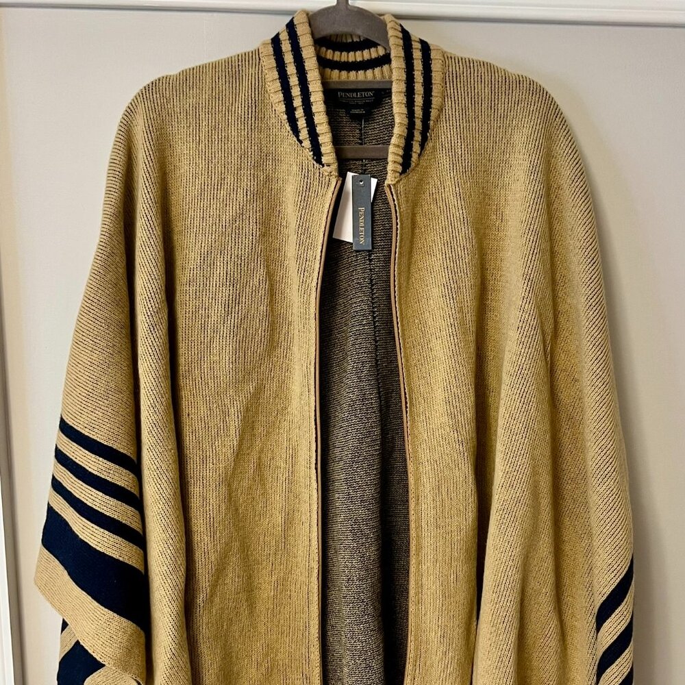 Pendleton WOMEN'S LAMBSWOOL KNIT BLANKET CAPE